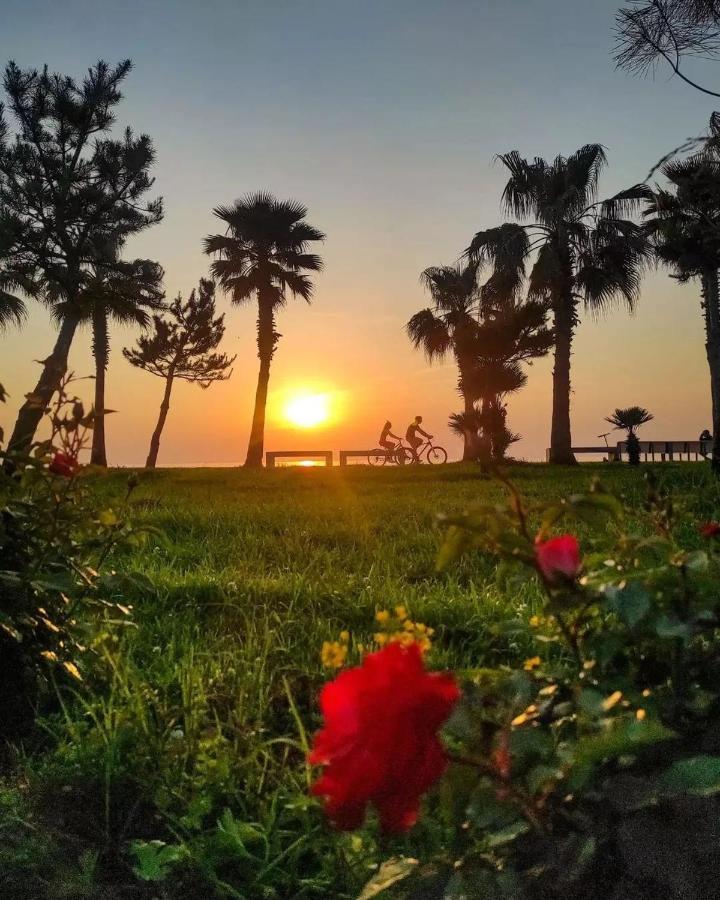 Orbi city Batumi Esterno foto